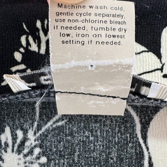 Notations Top Women S Black Ivory Floral Stretch V-Neck Button Front Long Sleeve - Picture 11 of 11